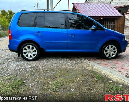 Синий Фольксваген Туран, объемом двигателя 2 л и пробегом 213 тыс. км за 5850 $, фото 1 на Automoto.ua