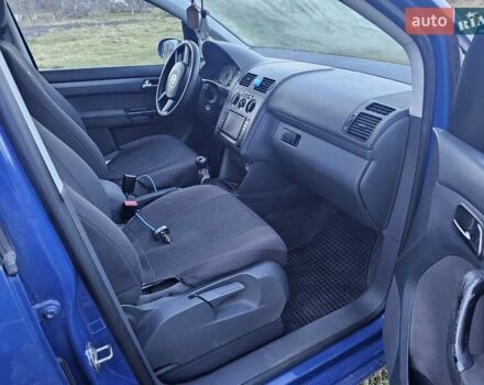 Синий Фольксваген Туран, объемом двигателя 1.9 л и пробегом 273 тыс. км за 5500 $, фото 3 на Automoto.ua