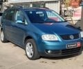 Синий Фольксваген Туран, объемом двигателя 2 л и пробегом 320 тыс. км за 5490 $, фото 4 на Automoto.ua