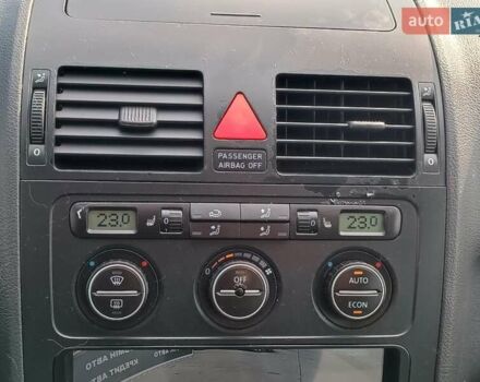 Синий Фольксваген Туран, объемом двигателя 2 л и пробегом 320 тыс. км за 5490 $, фото 26 на Automoto.ua