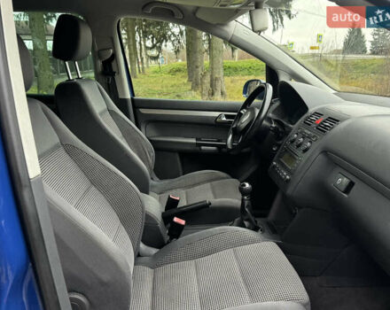 Синій Фольксваген Туран, об'ємом двигуна 1.6 л та пробігом 203 тис. км за 5900 $, фото 9 на Automoto.ua