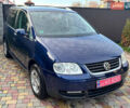 Синий Фольксваген Туран, объемом двигателя 1.6 л и пробегом 251 тыс. км за 6700 $, фото 1 на Automoto.ua