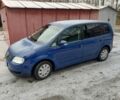 Синий Фольксваген Туран, объемом двигателя 1.6 л и пробегом 210 тыс. км за 5500 $, фото 2 на Automoto.ua