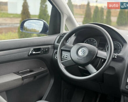 Синій Фольксваген Туран, об'ємом двигуна 1.6 л та пробігом 221 тис. км за 6200 $, фото 17 на Automoto.ua