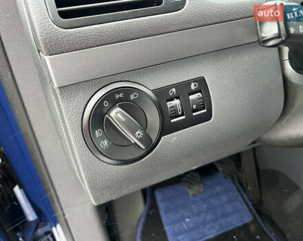 Синій Фольксваген Туран, об'ємом двигуна 1.6 л та пробігом 170 тис. км за 5800 $, фото 30 на Automoto.ua