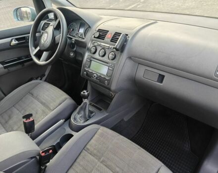 Синий Фольксваген Туран, объемом двигателя 1.6 л и пробегом 205 тыс. км за 5950 $, фото 4 на Automoto.ua