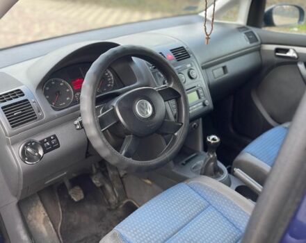 Синий Фольксваген Туран, объемом двигателя 1.9 л и пробегом 322 тыс. км за 3900 $, фото 4 на Automoto.ua