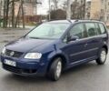 Синій Фольксваген Туран, об'ємом двигуна 1.9 л та пробігом 289 тис. км за 2800 $, фото 1 на Automoto.ua