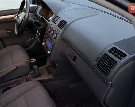 Синій Фольксваген Туран, об'ємом двигуна 1.6 л та пробігом 282 тис. км за 6500 $, фото 42 на Automoto.ua