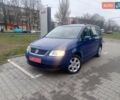 Синий Фольксваген Туран, объемом двигателя 1.6 л и пробегом 189 тыс. км за 6850 $, фото 1 на Automoto.ua