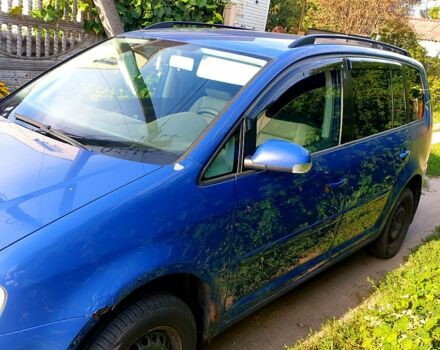 Синий Фольксваген Туран, объемом двигателя 1.6 л и пробегом 420 тыс. км за 4500 $, фото 1 на Automoto.ua