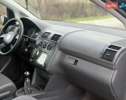 Синій Фольксваген Туран, об'ємом двигуна 1.6 л та пробігом 221 тис. км за 6200 $, фото 20 на Automoto.ua