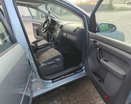 Синий Фольксваген Туран, объемом двигателя 1.6 л и пробегом 205 тыс. км за 5950 $, фото 5 на Automoto.ua