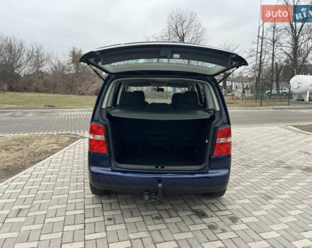 Синій Фольксваген Туран, об'ємом двигуна 1.6 л та пробігом 211 тис. км за 5700 $, фото 10 на Automoto.ua