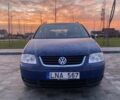 Синий Фольксваген Туран, объемом двигателя 2 л и пробегом 322 тыс. км за 2700 $, фото 1 на Automoto.ua