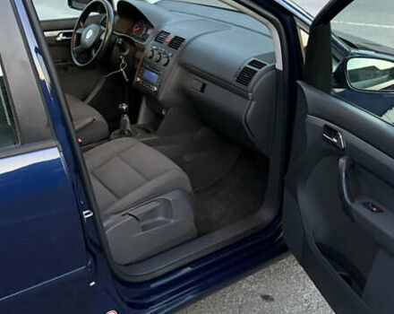 Синій Фольксваген Туран, об'ємом двигуна 1.6 л та пробігом 282 тис. км за 6500 $, фото 41 на Automoto.ua