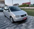 Синий Фольксваген Туран, объемом двигателя 1.6 л и пробегом 208 тыс. км за 4400 $, фото 1 на Automoto.ua