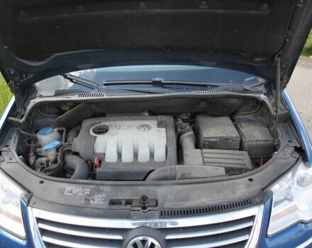 Синий Фольксваген Туран, объемом двигателя 1.9 л и пробегом 381 тыс. км за 2328 $, фото 9 на Automoto.ua