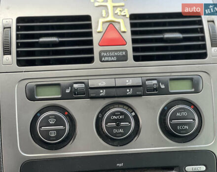 Синий Фольксваген Туран, объемом двигателя 1.6 л и пробегом 268 тыс. км за 6399 $, фото 29 на Automoto.ua