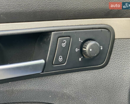 Синий Фольксваген Туран, объемом двигателя 1.6 л и пробегом 268 тыс. км за 6399 $, фото 19 на Automoto.ua