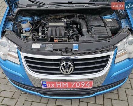 Синий Фольксваген Туран, объемом двигателя 1.6 л и пробегом 237 тыс. км за 6500 $, фото 5 на Automoto.ua