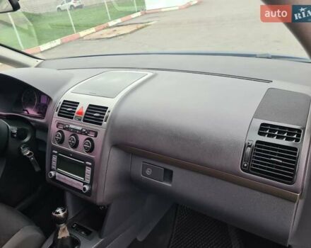 Синий Фольксваген Туран, объемом двигателя 1.6 л и пробегом 270 тыс. км за 6900 $, фото 24 на Automoto.ua