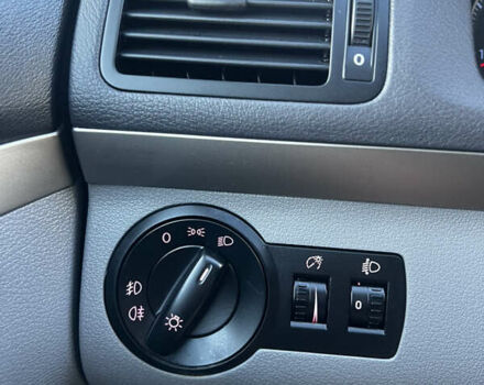 Синий Фольксваген Туран, объемом двигателя 1.4 л и пробегом 205 тыс. км за 7299 $, фото 11 на Automoto.ua