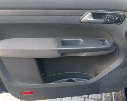 Синий Фольксваген Туран, объемом двигателя 1.4 л и пробегом 237 тыс. км за 6000 $, фото 51 на Automoto.ua