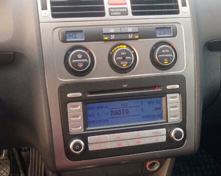 Синий Фольксваген Туран, объемом двигателя 1.4 л и пробегом 237 тыс. км за 6000 $, фото 45 на Automoto.ua