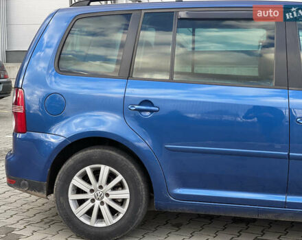 Синий Фольксваген Туран, объемом двигателя 1.6 л и пробегом 268 тыс. км за 6399 $, фото 4 на Automoto.ua