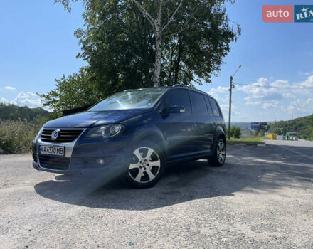 Синий Фольксваген Туран, объемом двигателя 1.97 л и пробегом 320 тыс. км за 8800 $, фото 2 на Automoto.ua