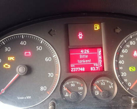 Синий Фольксваген Туран, объемом двигателя 1.4 л и пробегом 237 тыс. км за 6000 $, фото 48 на Automoto.ua