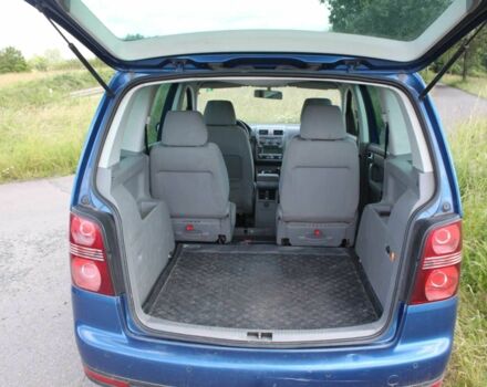 Синий Фольксваген Туран, объемом двигателя 1.9 л и пробегом 381 тыс. км за 2328 $, фото 5 на Automoto.ua