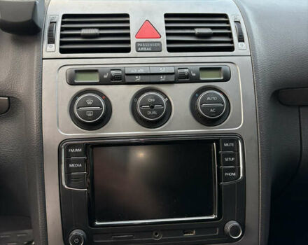 Синій Фольксваген Туран, об'ємом двигуна 1.97 л та пробігом 393 тис. км за 7300 $, фото 16 на Automoto.ua