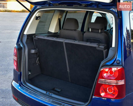 Синій Фольксваген Туран, об'ємом двигуна 2 л та пробігом 255 тис. км за 8400 $, фото 12 на Automoto.ua