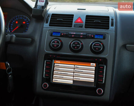 Синій Фольксваген Туран, об'ємом двигуна 2 л та пробігом 255 тис. км за 8400 $, фото 38 на Automoto.ua