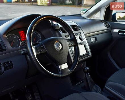 Синій Фольксваген Туран, об'ємом двигуна 2 л та пробігом 255 тис. км за 8400 $, фото 40 на Automoto.ua