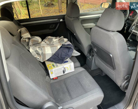 Синий Фольксваген Туран, объемом двигателя 1.9 л и пробегом 334 тыс. км за 7400 $, фото 14 на Automoto.ua