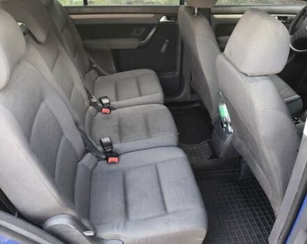 Синий Фольксваген Туран, объемом двигателя 1.6 л и пробегом 250 тыс. км за 7600 $, фото 5 на Automoto.ua