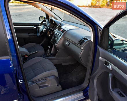 Синій Фольксваген Туран, об'ємом двигуна 2 л та пробігом 255 тис. км за 8400 $, фото 21 на Automoto.ua