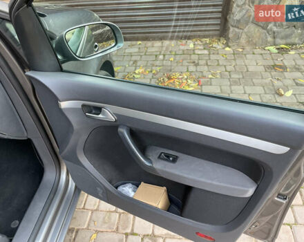 Синий Фольксваген Туран, объемом двигателя 1.9 л и пробегом 334 тыс. км за 7400 $, фото 13 на Automoto.ua