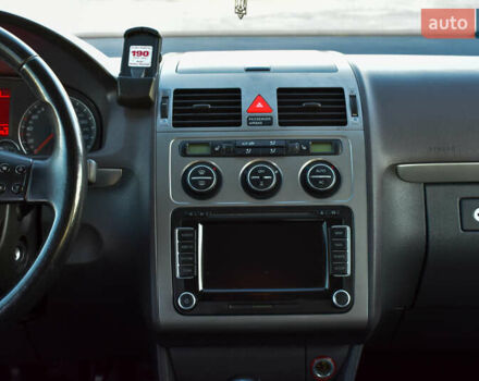 Синій Фольксваген Туран, об'ємом двигуна 2 л та пробігом 255 тис. км за 8400 $, фото 26 на Automoto.ua