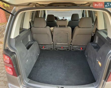 Синий Фольксваген Туран, объемом двигателя 1.9 л и пробегом 334 тыс. км за 7400 $, фото 15 на Automoto.ua