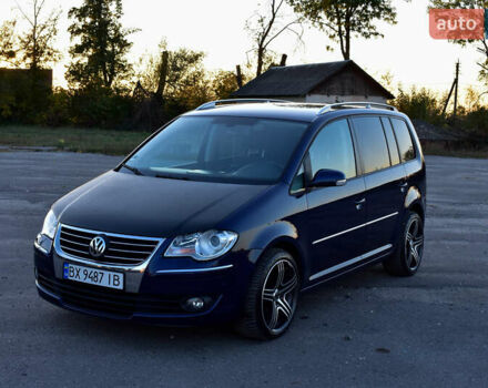 Синій Фольксваген Туран, об'ємом двигуна 2 л та пробігом 255 тис. км за 8400 $, фото 2 на Automoto.ua