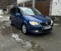 Синий Фольксваген Туран, объемом двигателя 1.4 л и пробегом 220 тыс. км за 5500 $, фото 1 на Automoto.ua