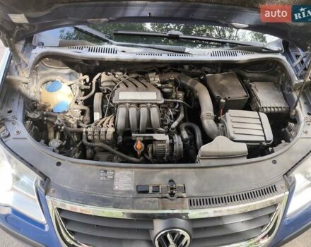 Синий Фольксваген Туран, объемом двигателя 1.6 л и пробегом 250 тыс. км за 7600 $, фото 4 на Automoto.ua