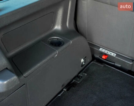 Синій Фольксваген Туран, об'ємом двигуна 2 л та пробігом 255 тис. км за 8400 $, фото 15 на Automoto.ua