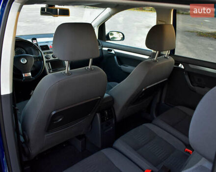 Синій Фольксваген Туран, об'ємом двигуна 2 л та пробігом 255 тис. км за 8400 $, фото 28 на Automoto.ua