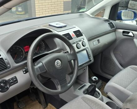 Синий Фольксваген Туран, объемом двигателя 1.4 л и пробегом 180 тыс. км за 2950 $, фото 6 на Automoto.ua