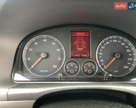 Синий Фольксваген Туран, объемом двигателя 1.6 л и пробегом 212 тыс. км за 7850 $, фото 40 на Automoto.ua